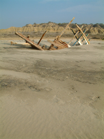 peru-north-beach-buried-boat1